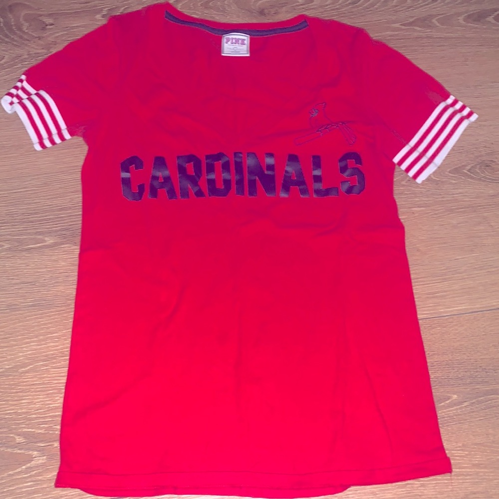 PINK BY VICTORIA’S SECRET SIZE LARGE ST LOUIS CARDINALS RED V-NECK T-SHIRT